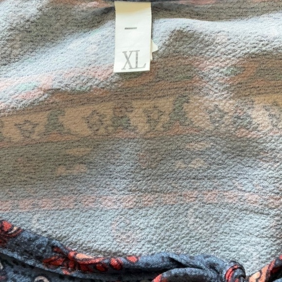 Gray/Blue Paisley Print Pheasant Top Size X-Large - Picture 5 of 5